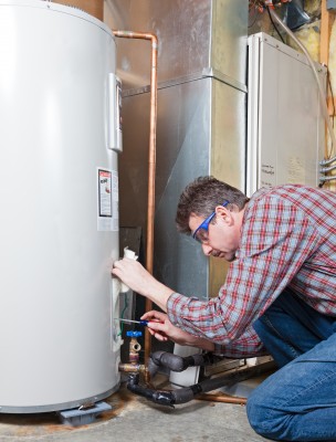 Oakland water heater repair specialist goes to work